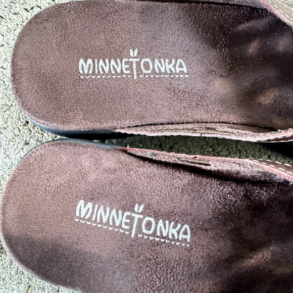 MINNETONKA WOMEN'S BROWN LEATHER SLIP-ON MULES SIZE 5 SHOES - Picture 8 of 14